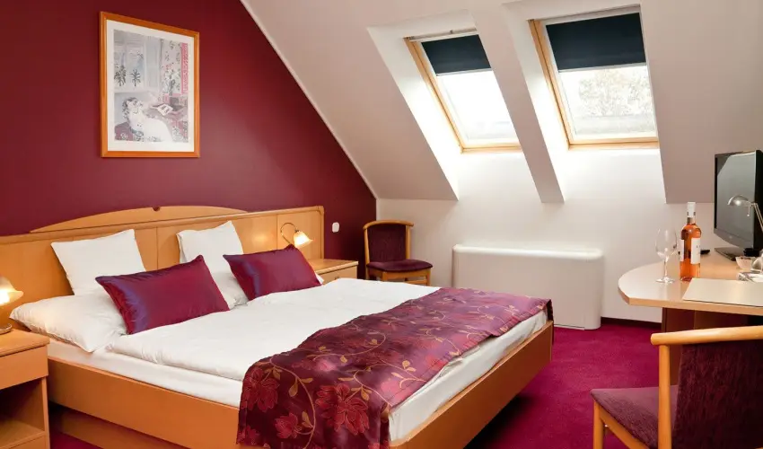 Hotel Klvria Gyr - Pnksd 