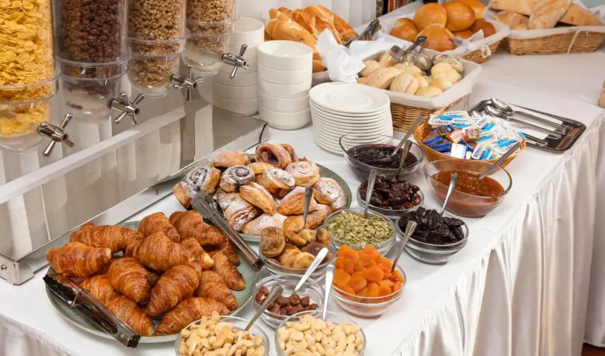 Hotel Klvria Gyr - Pnksd 