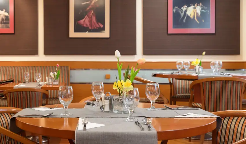 Hotel Klvria Gyr - Pnksd 