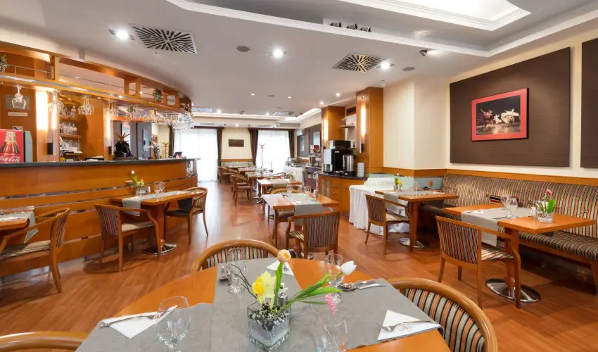 Hotel Klvria Gyr - Pnksd 