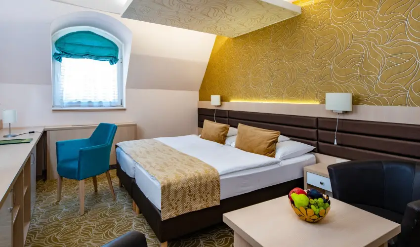 Hotel Kiss Tata - Pnksd 