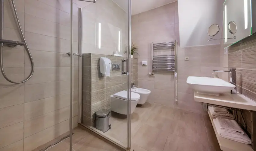 Hotel Kiss Tata - Pnksd 