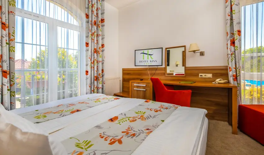 Hotel Kiss Tata - Pnksd 