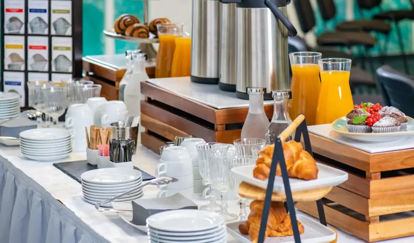 Hotel Kiss Tata - Pnksd 