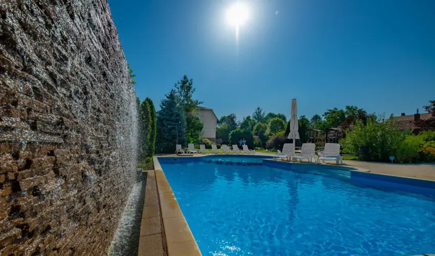 Hotel Kiss Tata - Pnksd 