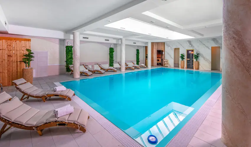 Hotel Kiss Tata - Pnksd 