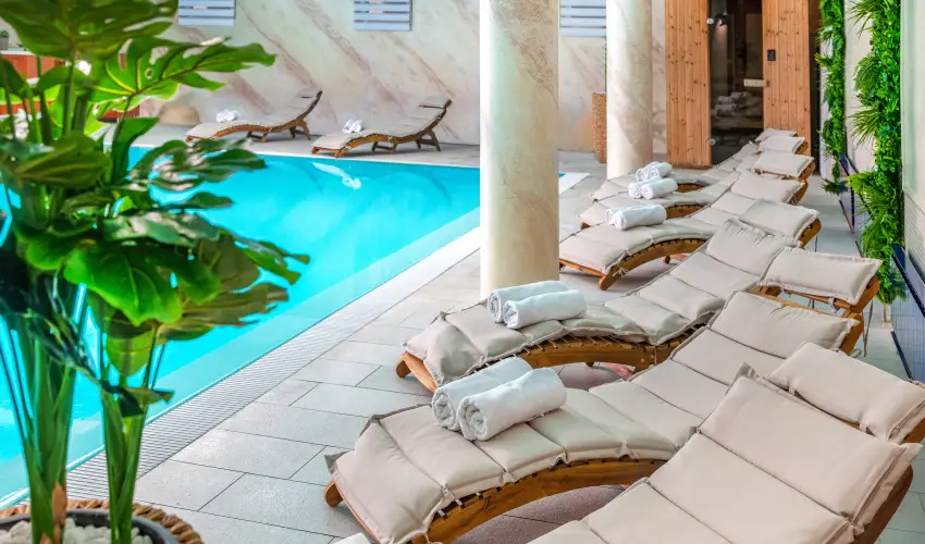 Hotel Kiss Tata - Pnksd 