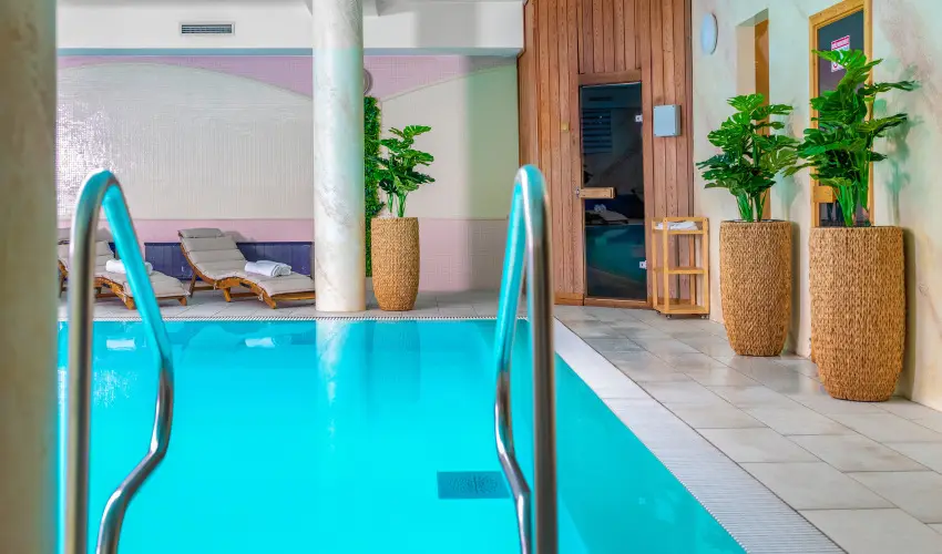 Hotel Kiss Tata - Pnksd 