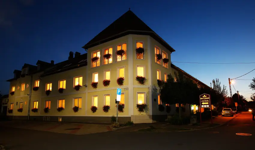 Hotel Korona Wellness, Rendezvény & Borhotel Eger Eger - Pünkösd Egerben (min. 2 éj)