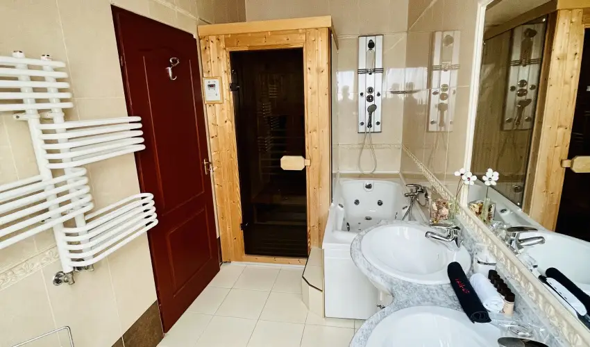 Hotel Korona Wellness, Rendezvény & Borhotel Eger Eger - Pünkösd Egerben (min. 2 éj)