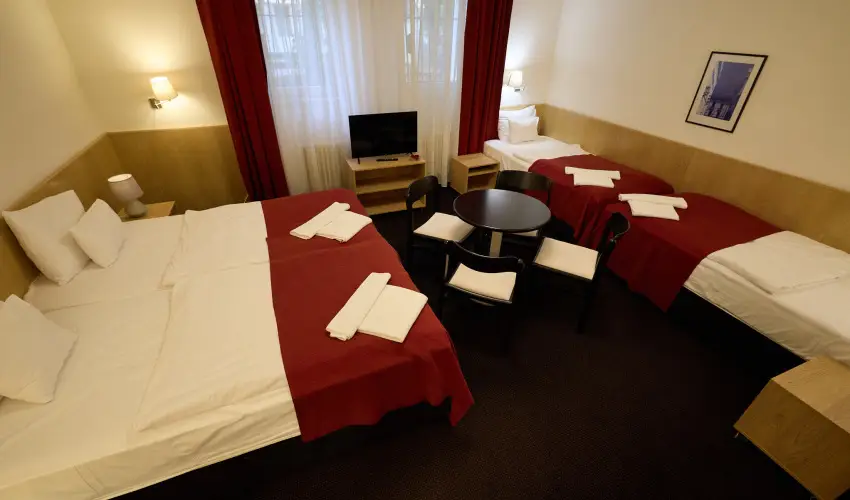 Laterum Hotel P�cs - P�nk�sd 