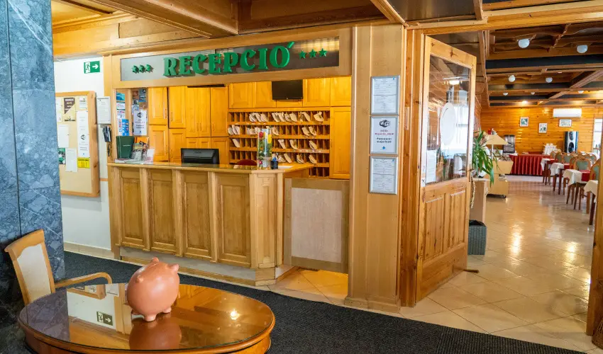 Majerik Hotel Hvz - Pnksd