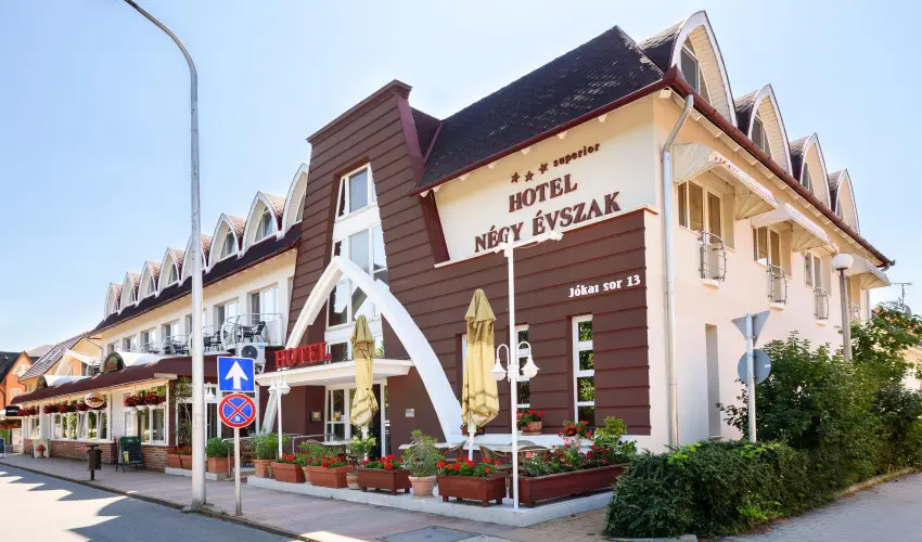 Hotel Ngy vszak Hajdszoboszl - Pnksd