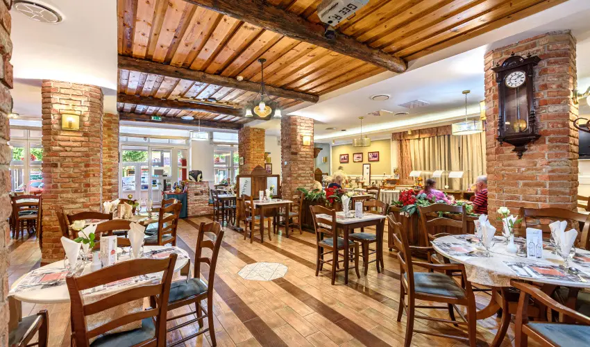 Hotel Ngy vszak Hajdszoboszl - Pnksd