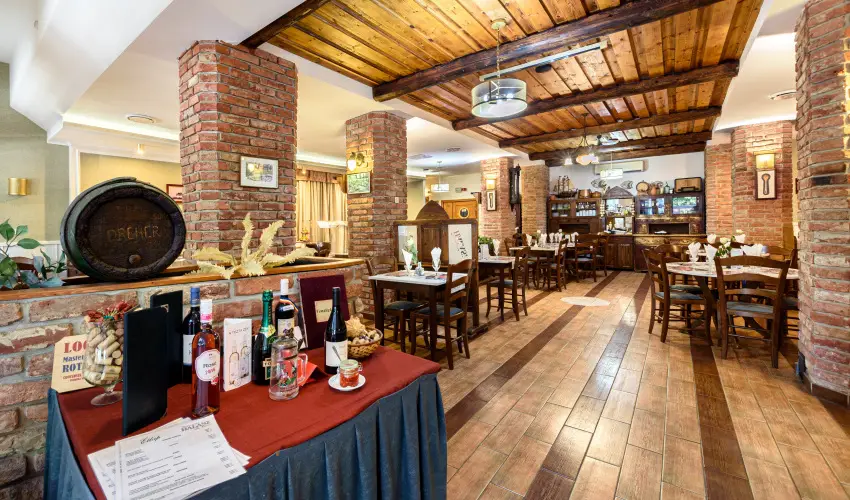 Hotel Ngy vszak Hajdszoboszl - Pnksd