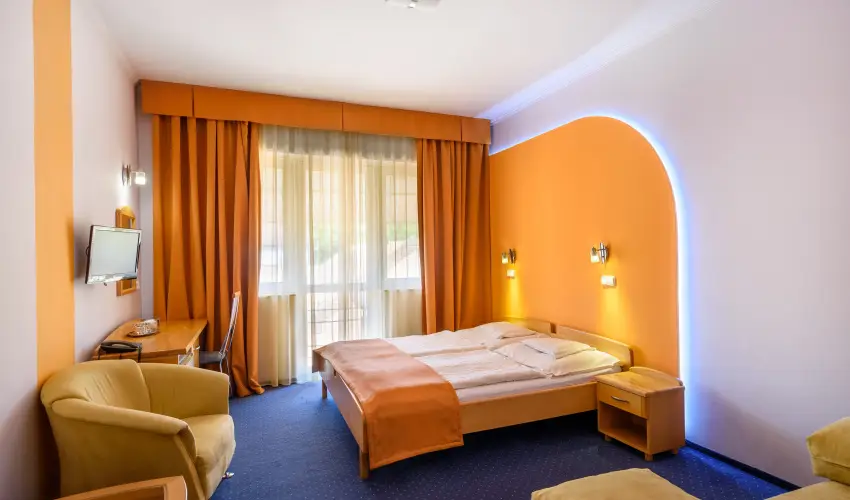 Hotel Ngy vszak Hajdszoboszl - Pnksd