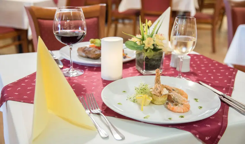 Palace Hotel  Hvz - Pnksd - teljes elrefizetssel