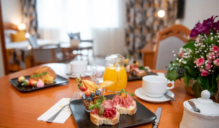 Palace Hotel  H�v�z - P�nk�sd 