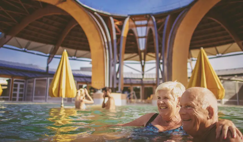 Hunguest B�k B�k, B�kf�rd� - P�nk�sd B�kf�rd�n f�lpanzi�val (min. 3 �j)