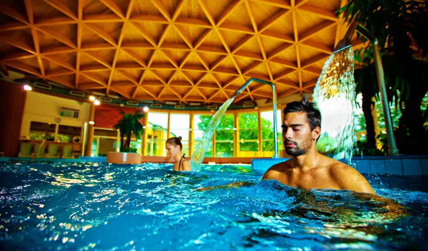 Hunguest B�k B�k, B�kf�rd� - P�nk�sd B�kf�rd�n f�lpanzi�val (min. 3 �j)