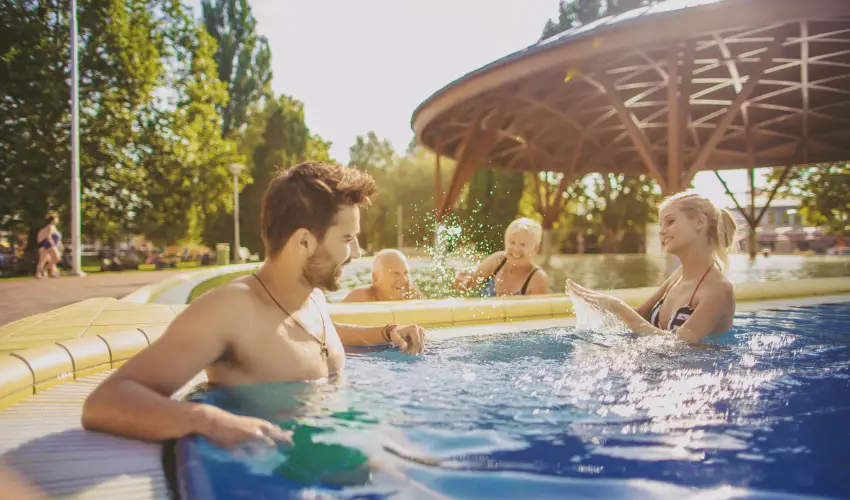 Hunguest B�k B�k, B�kf�rd� - P�nk�sd B�kf�rd�n f�lpanzi�val (min. 3 �j)