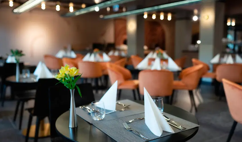 Hunguest B�k B�k, B�kf�rd� - P�nk�sd B�kf�rd�n f�lpanzi�val (min. 3 �j)