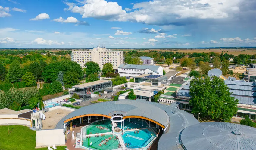 Hunguest B�k B�k, B�kf�rd� - P�nk�sd B�kf�rd�n f�lpanzi�val (min. 3 �j)