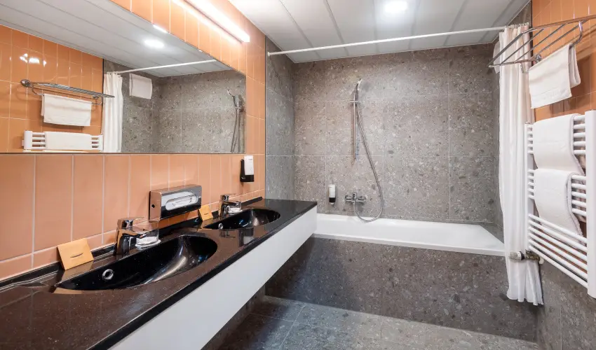 Hunguest B�k B�k, B�kf�rd� - P�nk�sd B�kf�rd�n f�lpanzi�val (min. 3 �j)