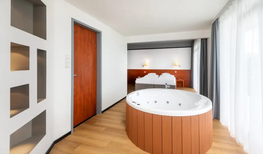 Hunguest B�k B�k, B�kf�rd� - P�nk�sd B�kf�rd�n f�lpanzi�val (min. 3 �j)