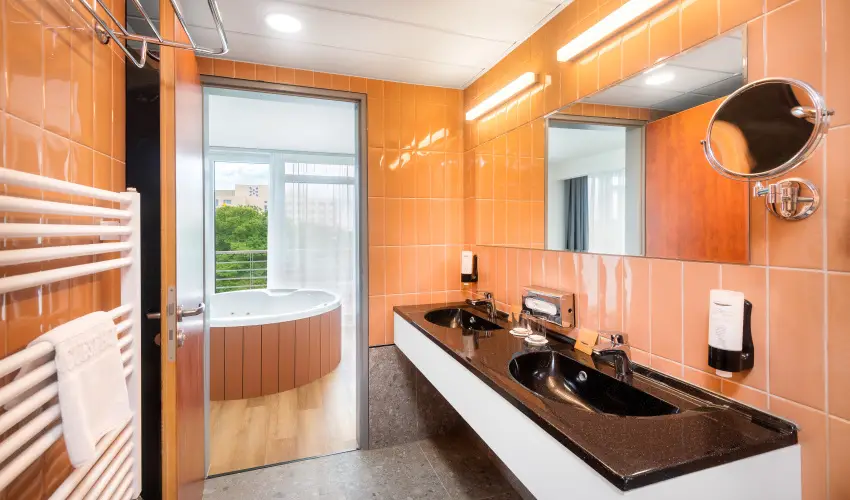 Hunguest B�k B�k, B�kf�rd� - P�nk�sd B�kf�rd�n f�lpanzi�val (min. 3 �j)