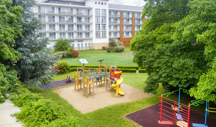 Hunguest B�k B�k, B�kf�rd� - P�nk�sd B�kf�rd�n f�lpanzi�val (min. 3 �j)