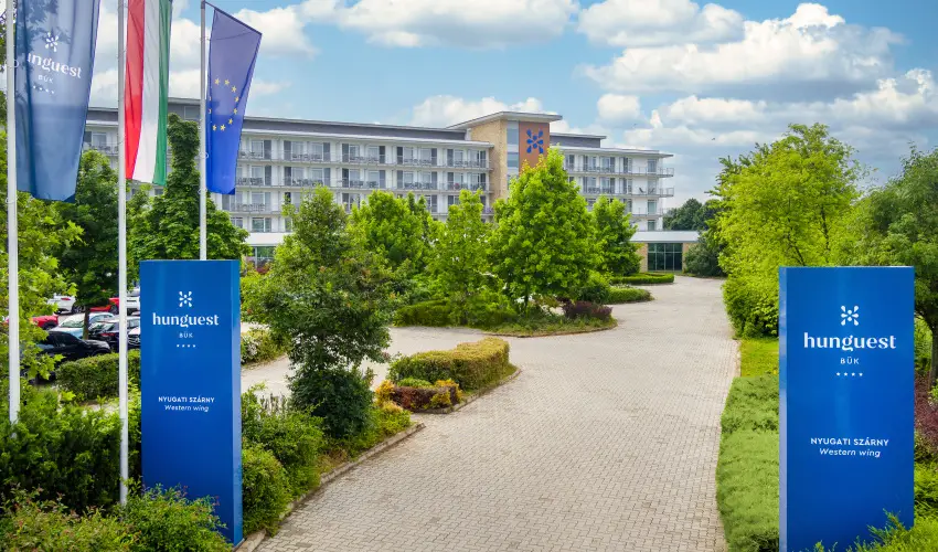 Hunguest B�k B�k, B�kf�rd� - P�nk�sd B�kf�rd�n f�lpanzi�val (min. 3 �j)