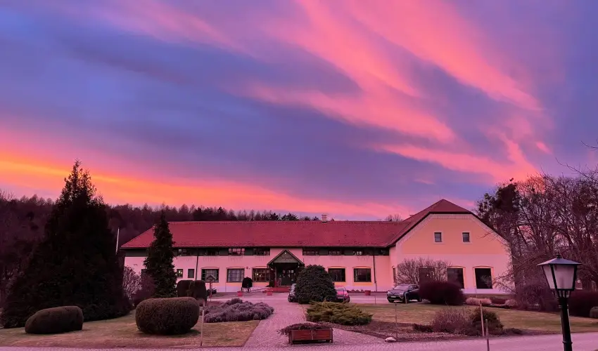 Hotel Szpalma Porva-Szpalmapuszta - Pnksd