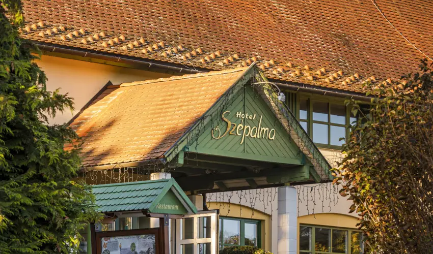Hotel Sz�palma Porva-Sz�palmapuszta - P�nk�sd (min. 3 �j)