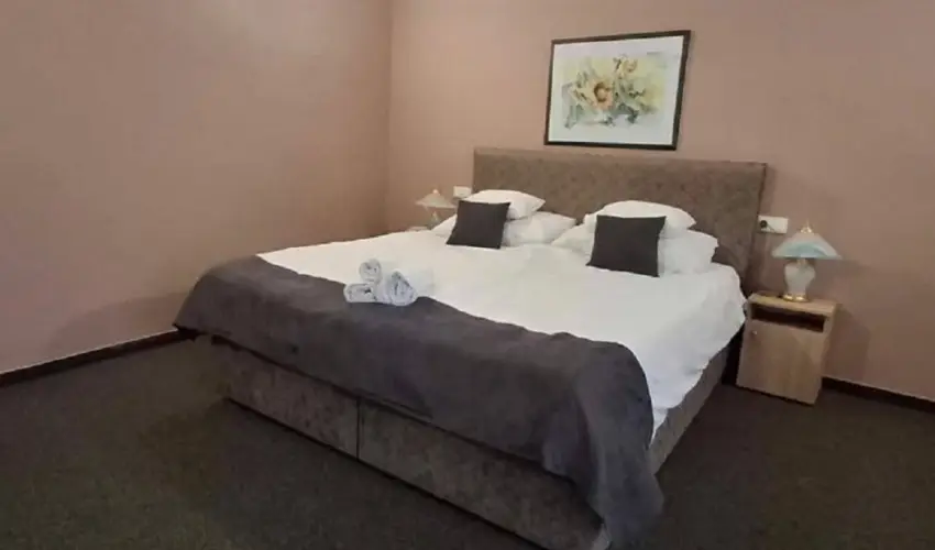 Hotel Unicornis Eger - P�nk�sd