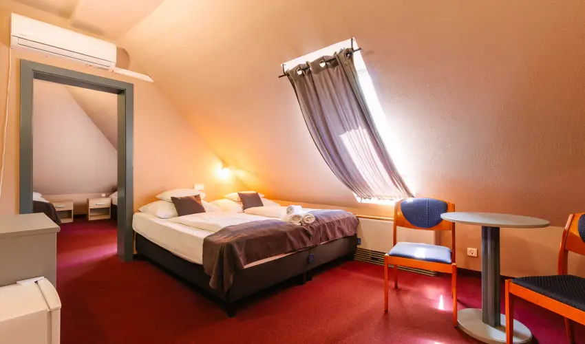 Hotel Unicornis Eger - P�nk�sd