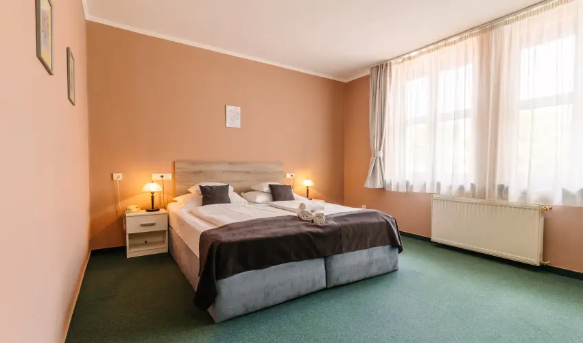 Hotel Unicornis Eger - P�nk�sd