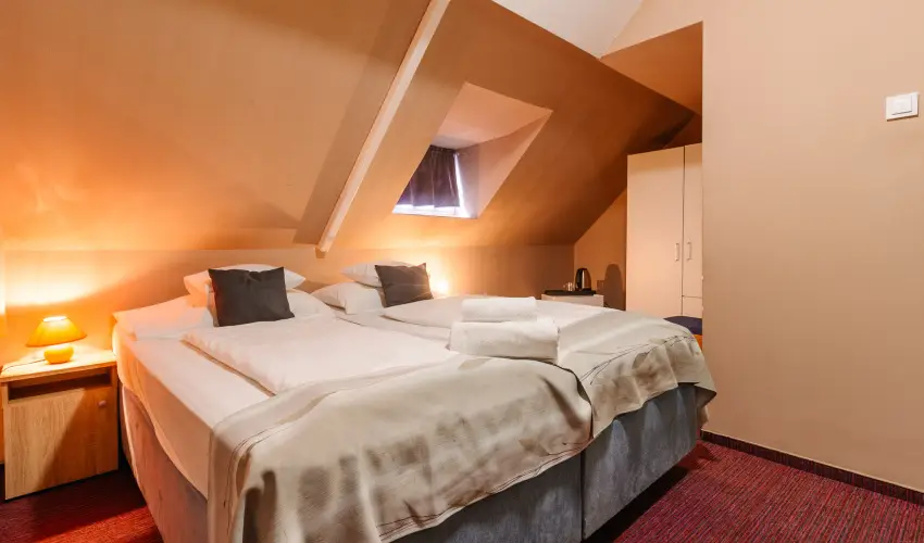 Hotel Unicornis Eger - P�nk�sd