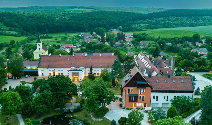 Hotel Vcsecity Herndvcse - Pnksd