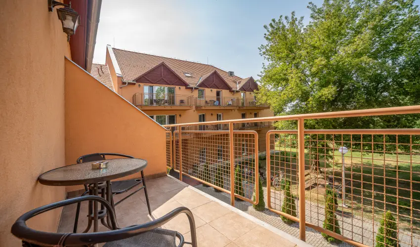 Term�l Hotel Vesta T�pi�szecs� - P�nk�sd 