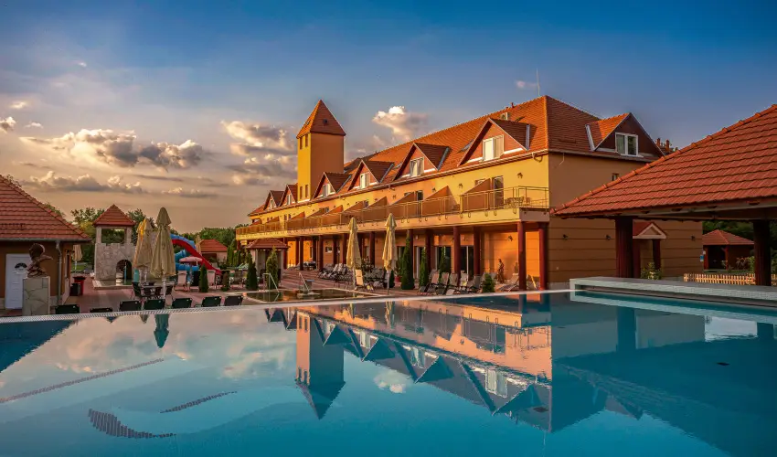 Term�l Hotel Vesta T�pi�szecs� - P�nk�sd 
