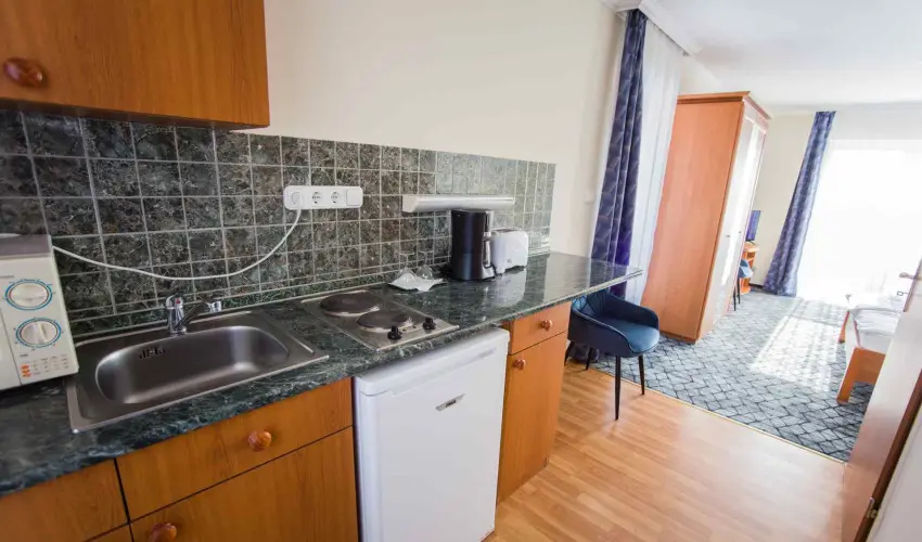 Hotel Vikt�ria S�rv�r - P�nk�sd