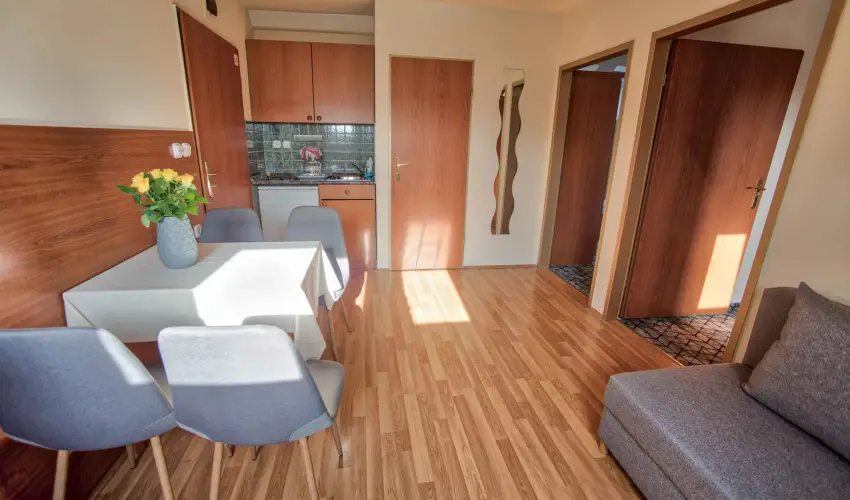 Hotel Vikt�ria S�rv�r - P�nk�sd