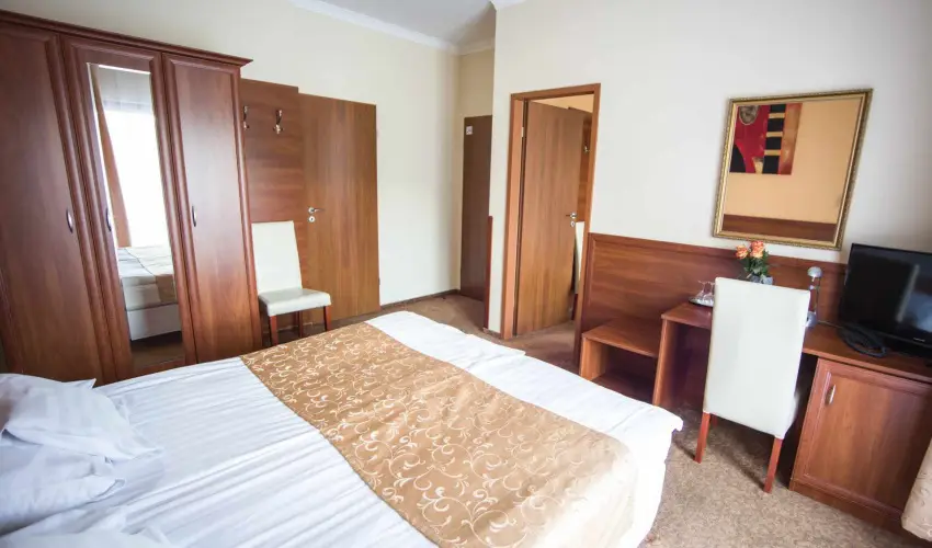 Hotel Vikt�ria S�rv�r - P�nk�sd