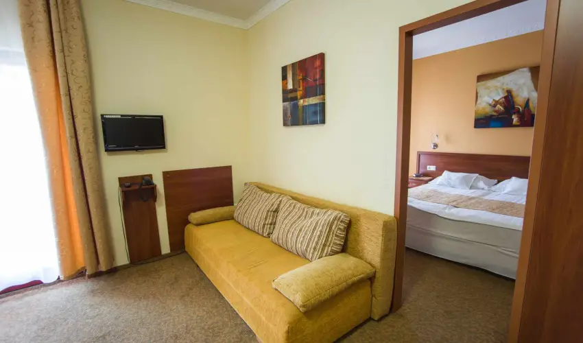 Hotel Vikt�ria S�rv�r - P�nk�sd