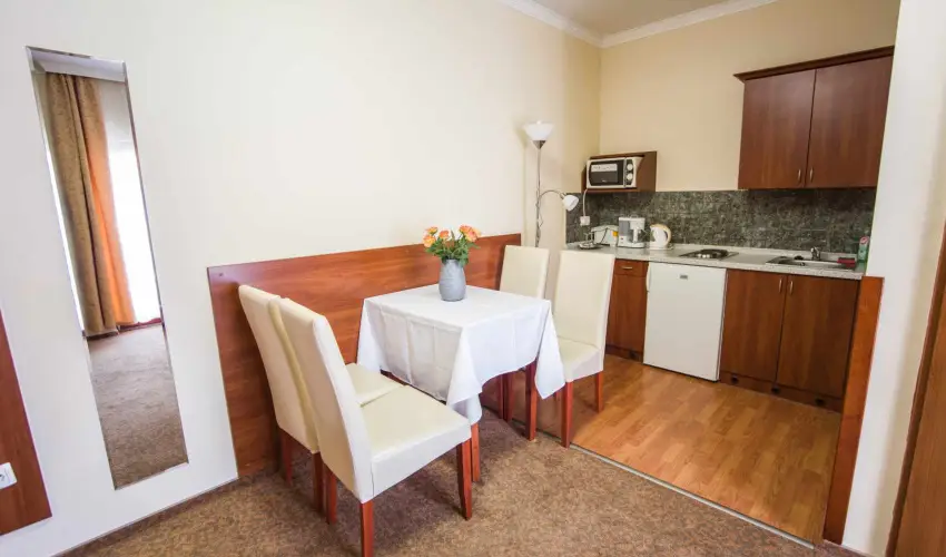 Hotel Vikt�ria S�rv�r - P�nk�sd