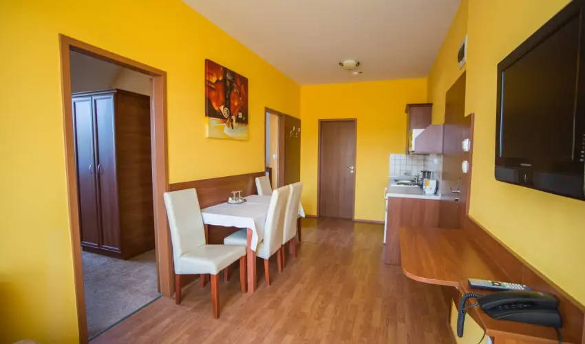 Hotel Vikt�ria S�rv�r - P�nk�sd