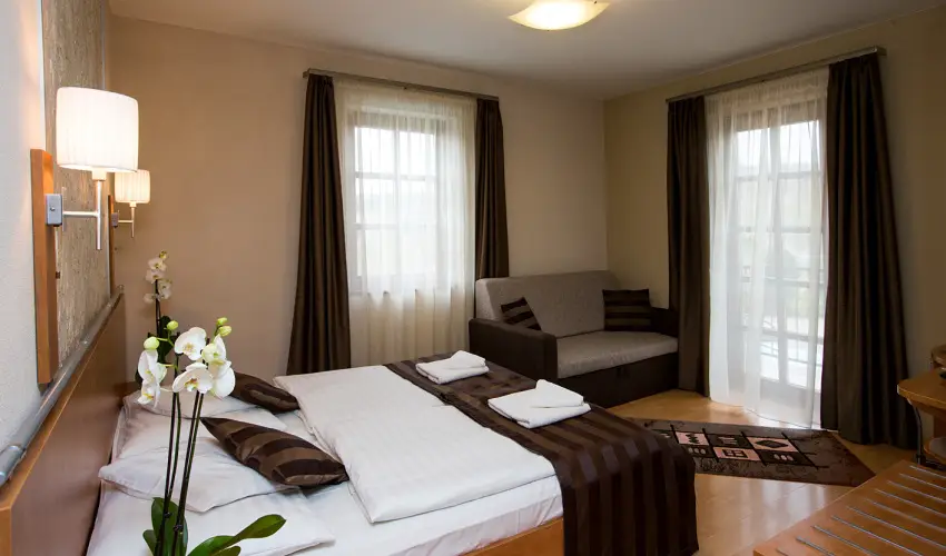 Hotel Villa Vlgy Eger - Pnksd (min. 3 j)