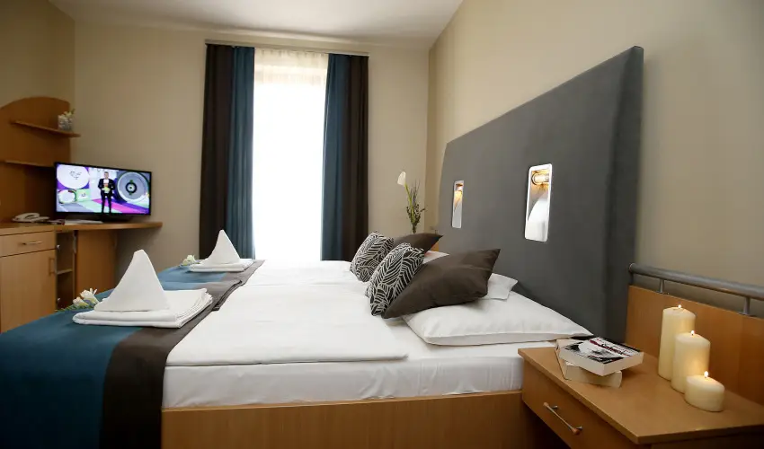 Hotel Villa Vlgy Eger - Pnksd (min. 3 j)