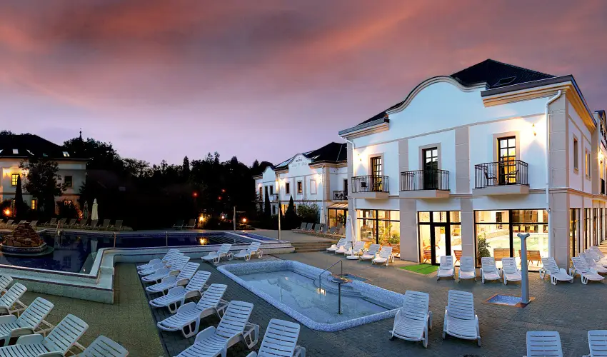 Hotel Villa Vlgy Eger - Pnksd (min. 3 j)